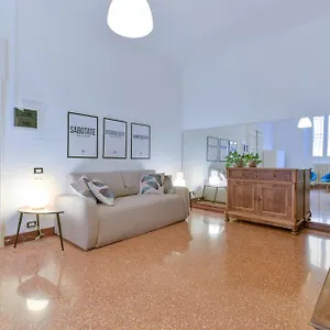 Mono Saragozza Apartment